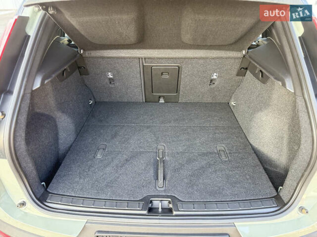 Зелений Вольво XC40, об'ємом двигуна 0 л та пробігом 32 тис. км за 30500 $, фото 41 на Automoto.ua
