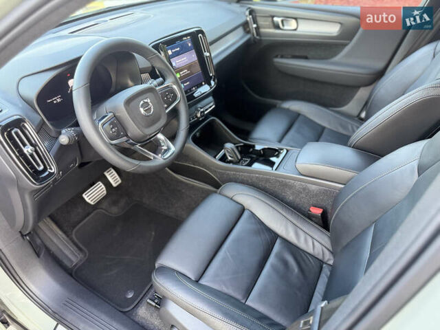 Зелений Вольво XC40, об'ємом двигуна 0 л та пробігом 32 тис. км за 30500 $, фото 29 на Automoto.ua