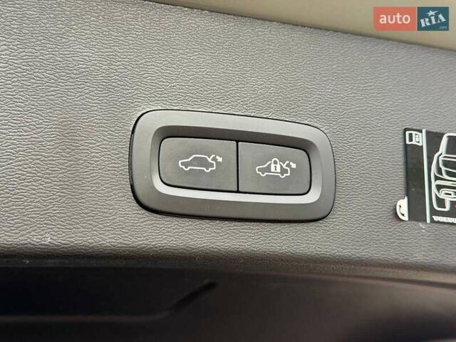 Вольво XC40 2021 в Киеве на Automoto.ua Зеленый Вольво XC40, объемом двигателя 0 л и пробегом 82 тыс. км за 32729 $, фото 24 на Automoto.ua