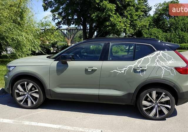 Зеленый Вольво XC40, объемом двигателя 0 л и пробегом 24 тыс. км за 39999 $, фото 1 на Automoto.ua