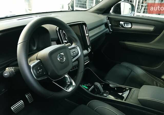 Зеленый Вольво XC40, объемом двигателя 0 л и пробегом 24 тыс. км за 39999 $, фото 2 на Automoto.ua