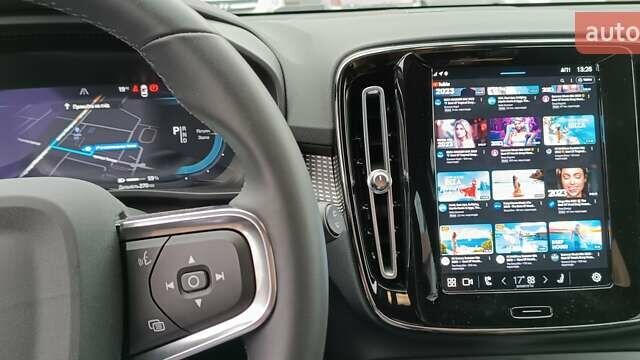 Зеленый Вольво XC40, объемом двигателя 0 л и пробегом 24 тыс. км за 39999 $, фото 3 на Automoto.ua
