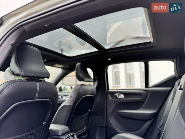 Зелений Вольво XC40, об'ємом двигуна 0 л та пробігом 40 тис. км за 29500 $, фото 19 на Automoto.ua