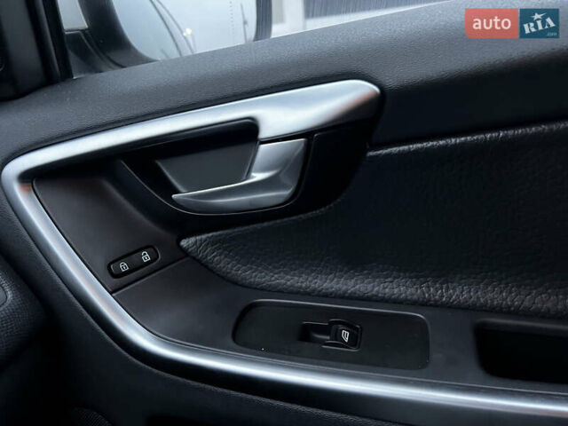 Белый Вольво ХС60, объемом двигателя 2.4 л и пробегом 296 тыс. км за 10500 $, фото 7 на Automoto.ua