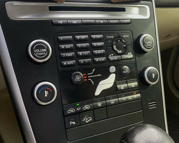 Білий Вольво ХС60, об'ємом двигуна 2.4 л та пробігом 316 тис. км за 10999 $, фото 31 на Automoto.ua
