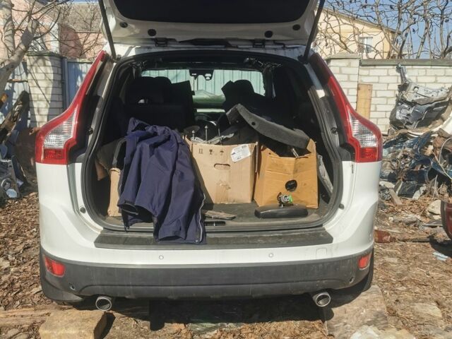 Белый Вольво ХС60, объемом двигателя 2.95 л и пробегом 190 тыс. км за 3300 $, фото 4 на Automoto.ua