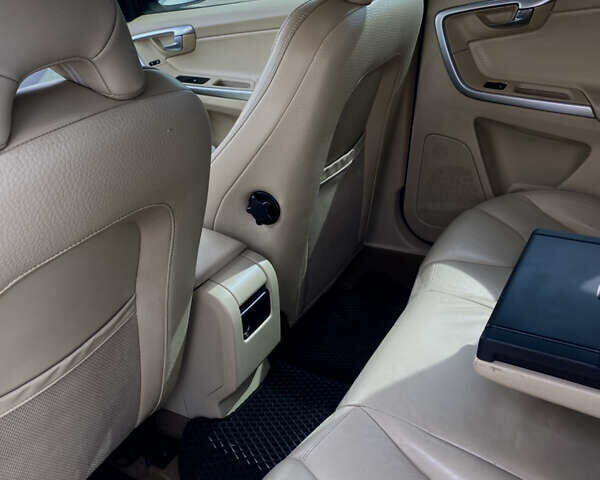 Білий Вольво ХС60, об'ємом двигуна 2.4 л та пробігом 316 тис. км за 10999 $, фото 20 на Automoto.ua