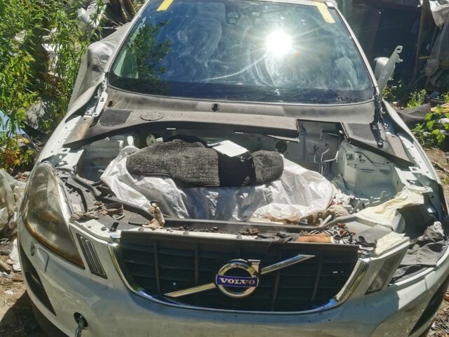 Белый Вольво ХС60, объемом двигателя 2.95 л и пробегом 190 тыс. км за 3300 $, фото 5 на Automoto.ua