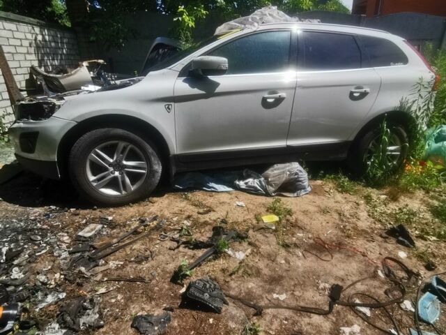 Белый Вольво ХС60, объемом двигателя 2.95 л и пробегом 190 тыс. км за 3300 $, фото 6 на Automoto.ua