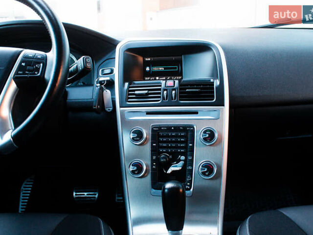 Белый Вольво ХС60, объемом двигателя 2.4 л и пробегом 215 тыс. км за 15200 $, фото 23 на Automoto.ua