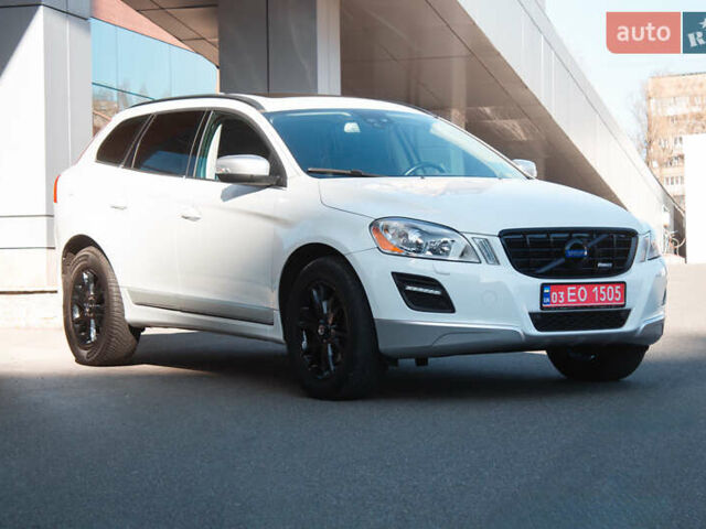 Белый Вольво ХС60, объемом двигателя 2.4 л и пробегом 215 тыс. км за 15200 $, фото 1 на Automoto.ua