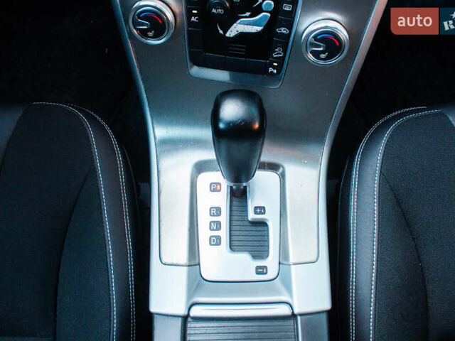 Белый Вольво ХС60, объемом двигателя 2.4 л и пробегом 215 тыс. км за 15200 $, фото 24 на Automoto.ua