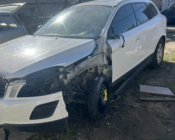 Белый Вольво ХС60, объемом двигателя 3.2 л и пробегом 222 тыс. км за 8500 $, фото 2 на Automoto.ua
