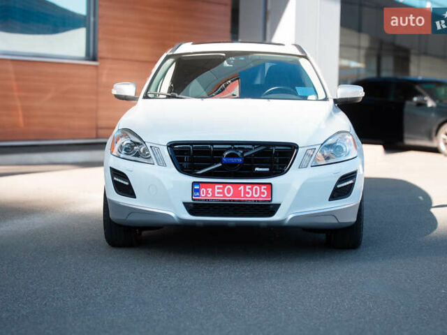Белый Вольво ХС60, объемом двигателя 2.4 л и пробегом 215 тыс. км за 15200 $, фото 4 на Automoto.ua