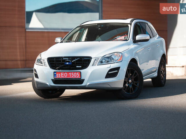 Белый Вольво ХС60, объемом двигателя 2.4 л и пробегом 215 тыс. км за 15200 $, фото 2 на Automoto.ua