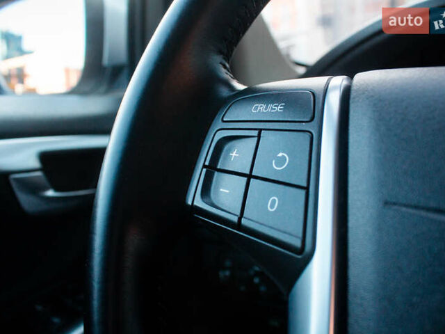 Белый Вольво ХС60, объемом двигателя 2.4 л и пробегом 215 тыс. км за 15200 $, фото 18 на Automoto.ua