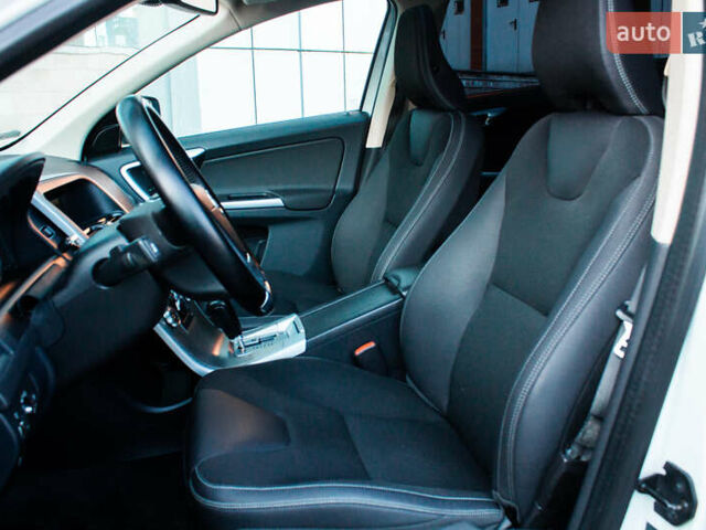 Белый Вольво ХС60, объемом двигателя 2.4 л и пробегом 215 тыс. км за 15200 $, фото 17 на Automoto.ua