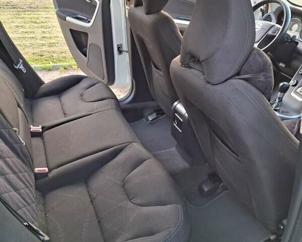 Білий Вольво ХС60, об'ємом двигуна 1.98 л та пробігом 206 тис. км за 15100 $, фото 35 на Automoto.ua