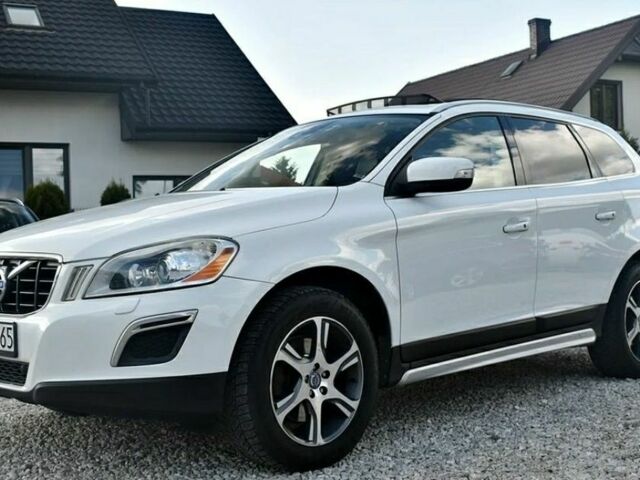 Белый Вольво ХС60, объемом двигателя 2.4 л и пробегом 220 тыс. км за 4700 $, фото 1 на Automoto.ua