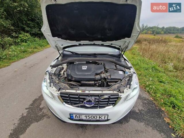 Белый Вольво ХС60, объемом двигателя 1.98 л и пробегом 193 тыс. км за 16500 $, фото 5 на Automoto.ua