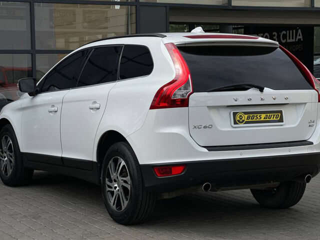 Белый Вольво ХС60, объемом двигателя 2.4 л и пробегом 320 тыс. км за 16200 $, фото 3 на Automoto.ua