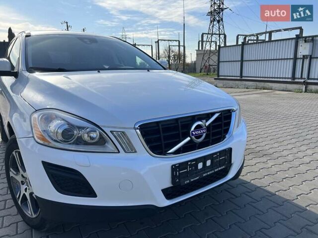 Белый Вольво ХС60, объемом двигателя 2.4 л и пробегом 240 тыс. км за 13999 $, фото 4 на Automoto.ua