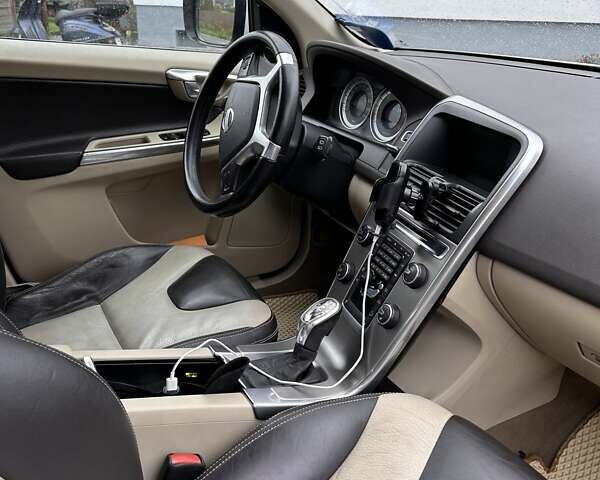 Белый Вольво ХС60, объемом двигателя 2.4 л и пробегом 270 тыс. км за 15000 $, фото 8 на Automoto.ua