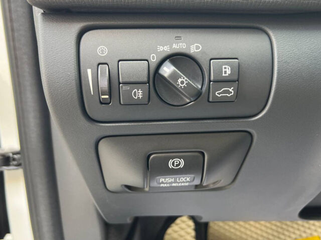 Белый Вольво ХС60, объемом двигателя 2.4 л и пробегом 320 тыс. км за 16200 $, фото 10 на Automoto.ua