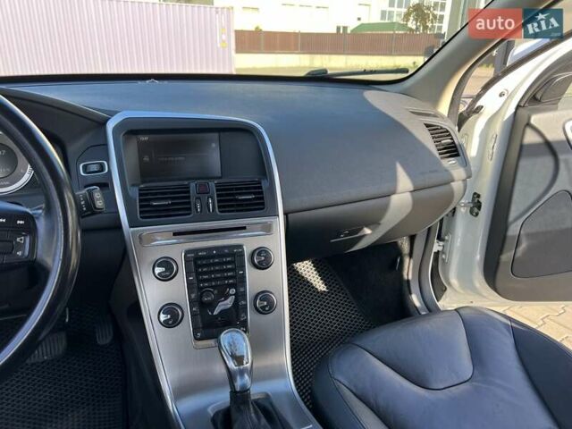 Белый Вольво ХС60, объемом двигателя 2.4 л и пробегом 240 тыс. км за 13999 $, фото 32 на Automoto.ua