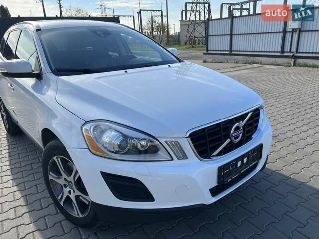 Белый Вольво ХС60, объемом двигателя 2.4 л и пробегом 240 тыс. км за 13999 $, фото 3 на Automoto.ua
