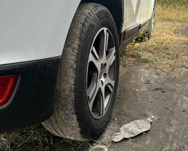 Белый Вольво ХС60, объемом двигателя 2.4 л и пробегом 240 тыс. км за 13500 $, фото 13 на Automoto.ua