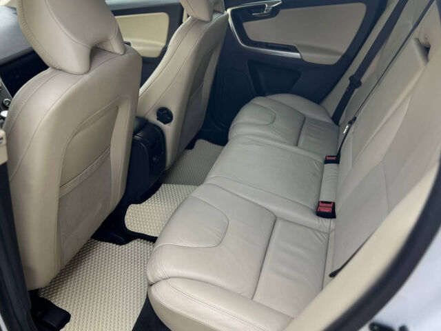 Белый Вольво ХС60, объемом двигателя 2.4 л и пробегом 320 тыс. км за 16200 $, фото 13 на Automoto.ua