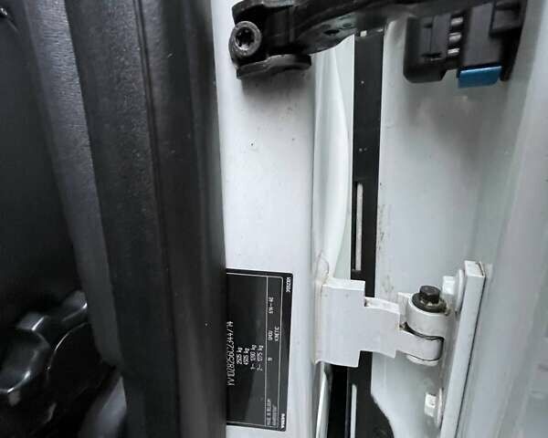 Білий Вольво ХС60, об'ємом двигуна 2.4 л та пробігом 240 тис. км за 18200 $, фото 36 на Automoto.ua