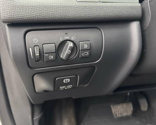 Белый Вольво ХС60, объемом двигателя 1.98 л и пробегом 356 тыс. км за 14500 $, фото 9 на Automoto.ua