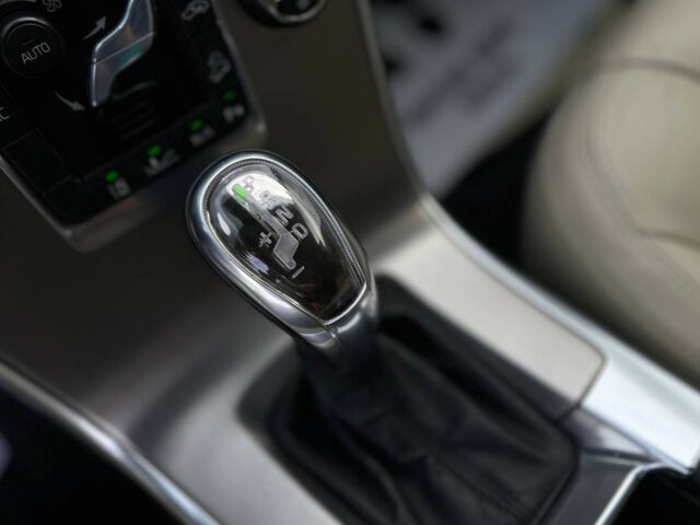 Белый Вольво ХС60, объемом двигателя 2.4 л и пробегом 320 тыс. км за 16200 $, фото 12 на Automoto.ua