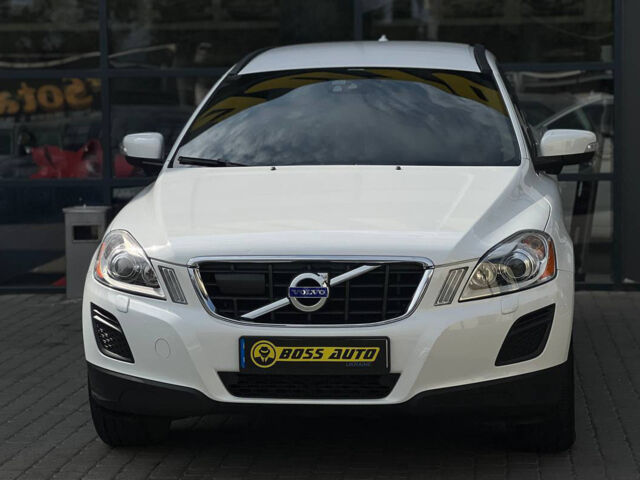 Белый Вольво ХС60, объемом двигателя 2.4 л и пробегом 320 тыс. км за 16200 $, фото 1 на Automoto.ua