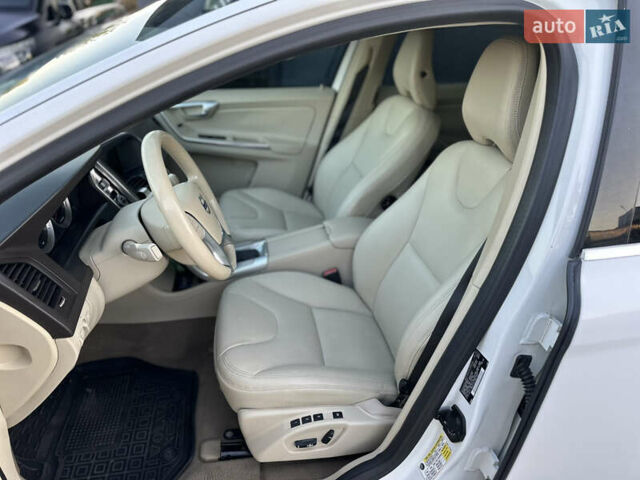 Белый Вольво ХС60, объемом двигателя 3.2 л и пробегом 243 тыс. км за 14288 $, фото 12 на Automoto.ua