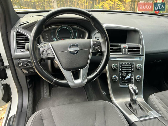 Белый Вольво ХС60, объемом двигателя 2 л и пробегом 238 тыс. км за 17500 $, фото 27 на Automoto.ua