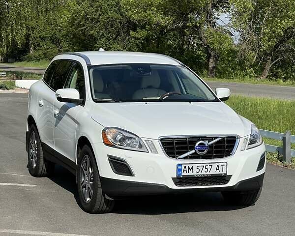 Білий Вольво ХС60, об'ємом двигуна 2.4 л та пробігом 208 тис. км за 18600 $, фото 2 на Automoto.ua
