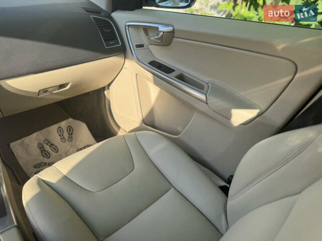 Білий Вольво ХС60, об'ємом двигуна 3 л та пробігом 202 тис. км за 14200 $, фото 29 на Automoto.ua