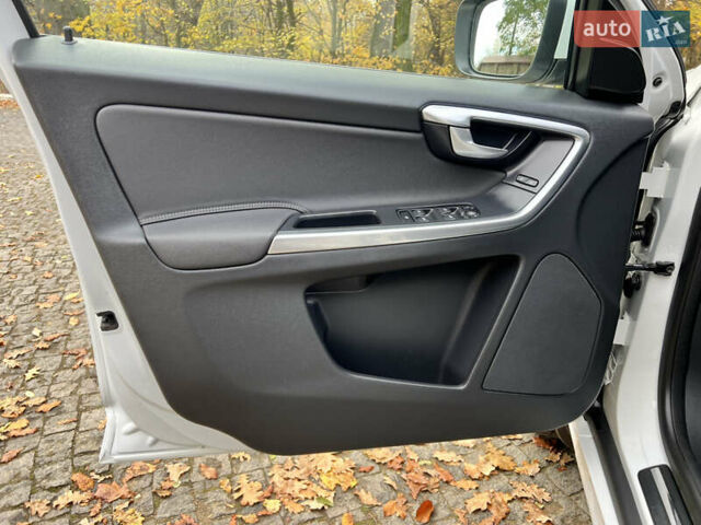 Белый Вольво ХС60, объемом двигателя 2 л и пробегом 238 тыс. км за 17500 $, фото 23 на Automoto.ua