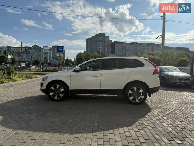 Белый Вольво ХС60, объемом двигателя 2.4 л и пробегом 202 тыс. км за 15300 $, фото 2 на Automoto.ua
