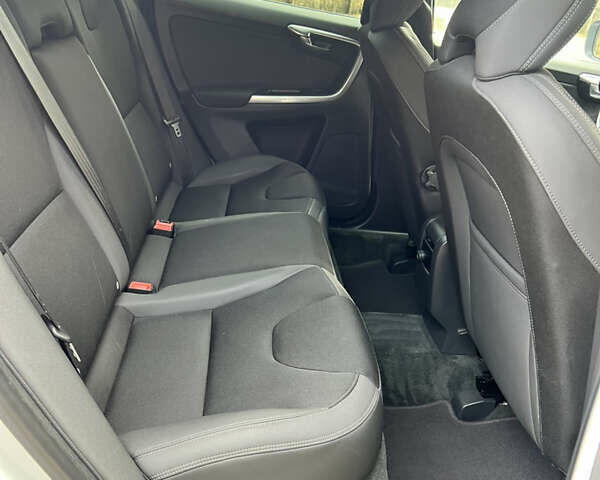 Белый Вольво ХС60, объемом двигателя 2 л и пробегом 238 тыс. км за 17500 $, фото 41 на Automoto.ua