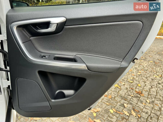 Белый Вольво ХС60, объемом двигателя 2 л и пробегом 238 тыс. км за 17500 $, фото 45 на Automoto.ua