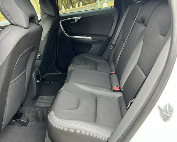 Белый Вольво ХС60, объемом двигателя 2 л и пробегом 238 тыс. км за 17500 $, фото 46 на Automoto.ua