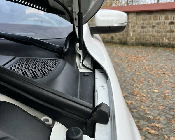 Белый Вольво ХС60, объемом двигателя 2 л и пробегом 238 тыс. км за 17500 $, фото 60 на Automoto.ua