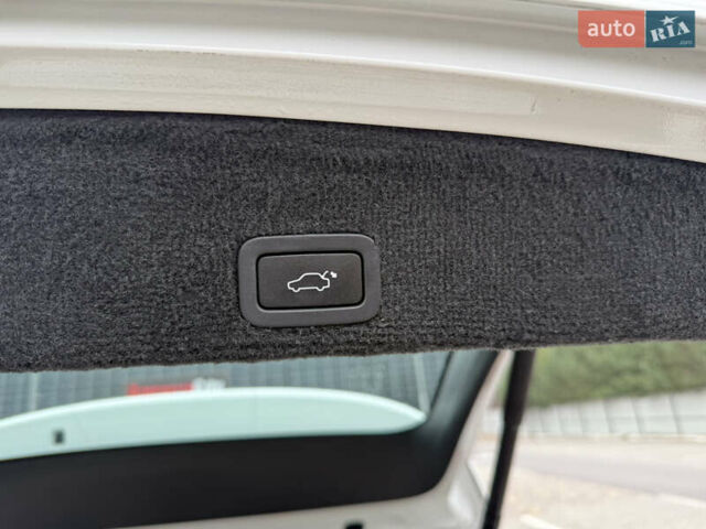 Белый Вольво ХС60, объемом двигателя 2.4 л и пробегом 288 тыс. км за 18700 $, фото 9 на Automoto.ua