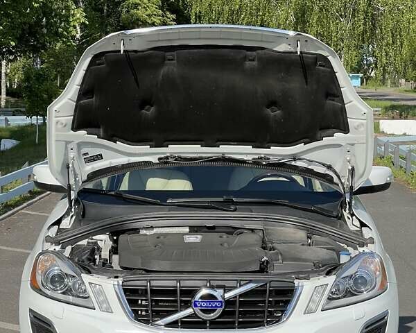 Білий Вольво ХС60, об'ємом двигуна 2.4 л та пробігом 208 тис. км за 18600 $, фото 9 на Automoto.ua
