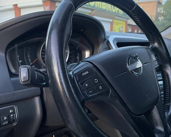 Белый Вольво ХС60, объемом двигателя 1.98 л и пробегом 480 тыс. км за 9350 $, фото 26 на Automoto.ua