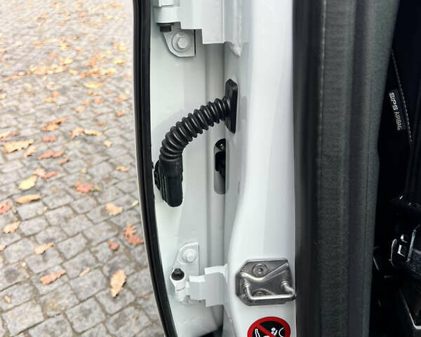 Белый Вольво ХС60, объемом двигателя 2 л и пробегом 238 тыс. км за 17500 $, фото 39 на Automoto.ua